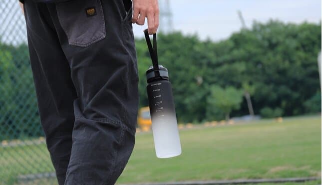Jaki jest najzdrowszy materiał na butelkę z wodą — materiał na butelkę z wodą: który jest najlepszy do butelki z wodą i picia?