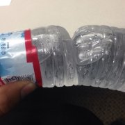 क्या आप प्लास्टिक की बोतल में गर्म पानी भर सकते हैं क्यों नहीं