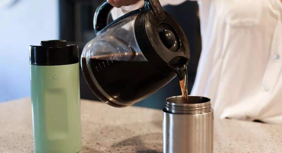 Možete li staviti vruću kavu u plastičnu bocu za vodu - Možete li staviti vruću vodu u plastičnu bocu? Zašto ne?