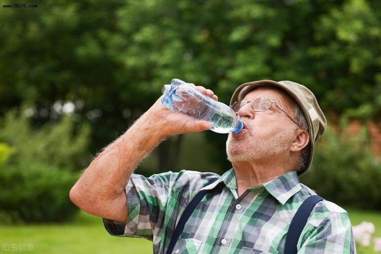 Does drinking water from plastic bottles cause cancer - Can You Put Hot Water In A Plastic Bottle? Why not?