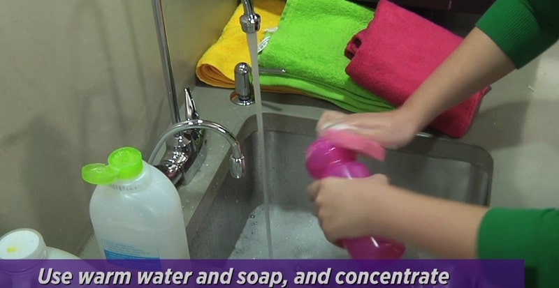 Ежедневно почистване на бутилка за вода за многократна употреба - Как да почистите бутилка за вода за многократна употреба? Подробно ръководство