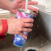 Kako očistiti višekratnu bocu vode