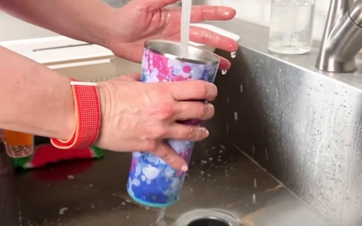 Hoe een herbruikbare waterfles schoon te maken