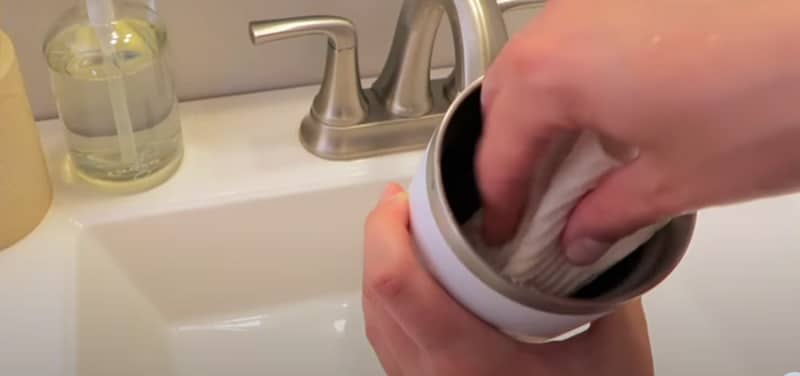 Справяне с упоритите петна и миризми – Как да почистите чаши Yeti? Най-доброто ръководство