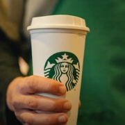 Le tazze Starbucks sono prive di BPA
